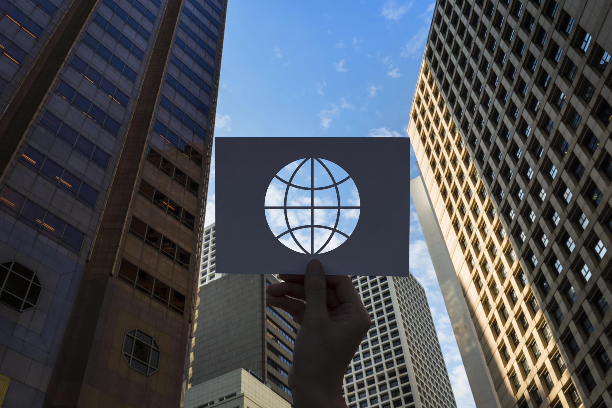 Hybrid Cloud Data Platform with Real-Time Tokenization for Multi-Country Banking